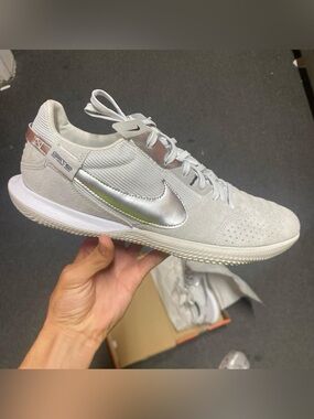 Nike Streetgato Suede Indoor Court Soccer Shoes Gray Size 9.5 DC8466-00 NWT